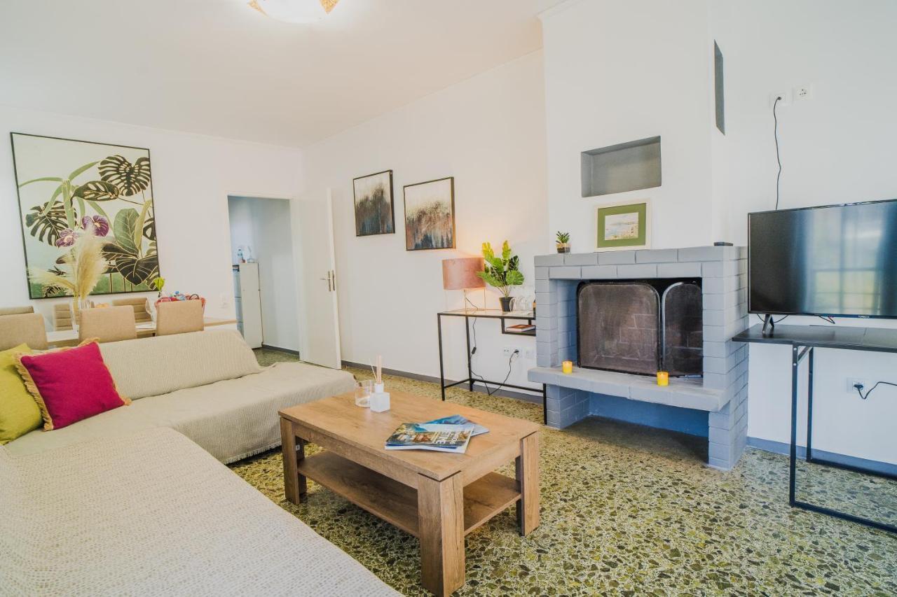 Green Apartment Ground Floor Feel Like Home Properties Saronida Экстерьер фото