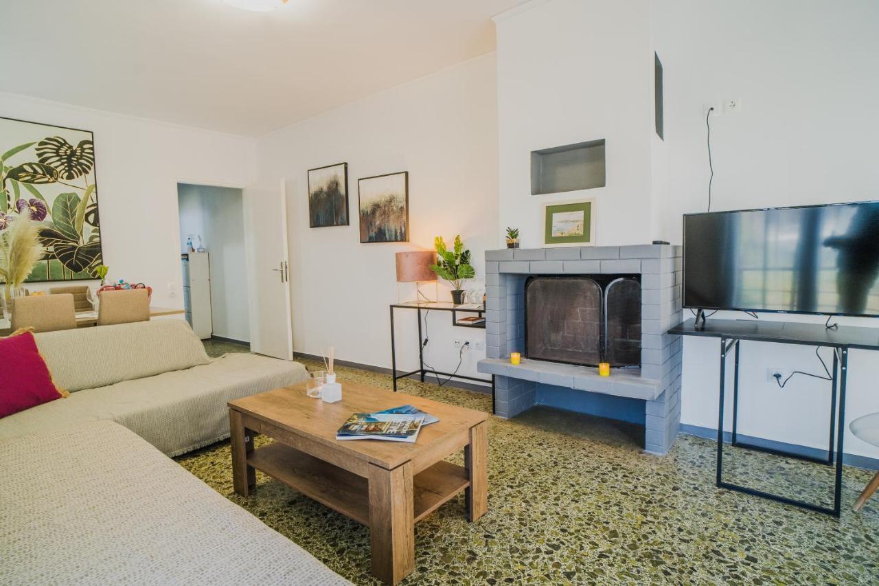 Green Apartment Ground Floor Feel Like Home Properties Saronida Экстерьер фото