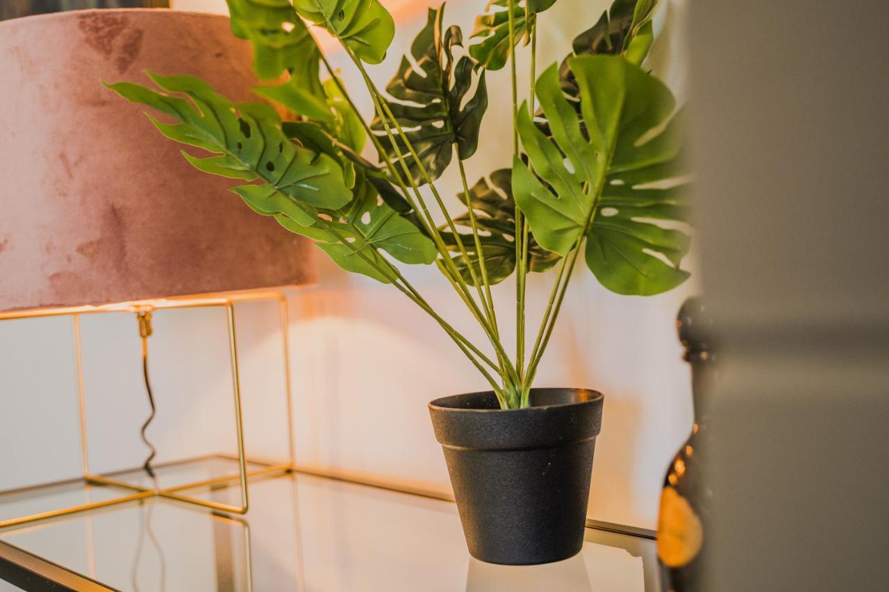 Green Apartment Ground Floor Feel Like Home Properties Saronida Экстерьер фото