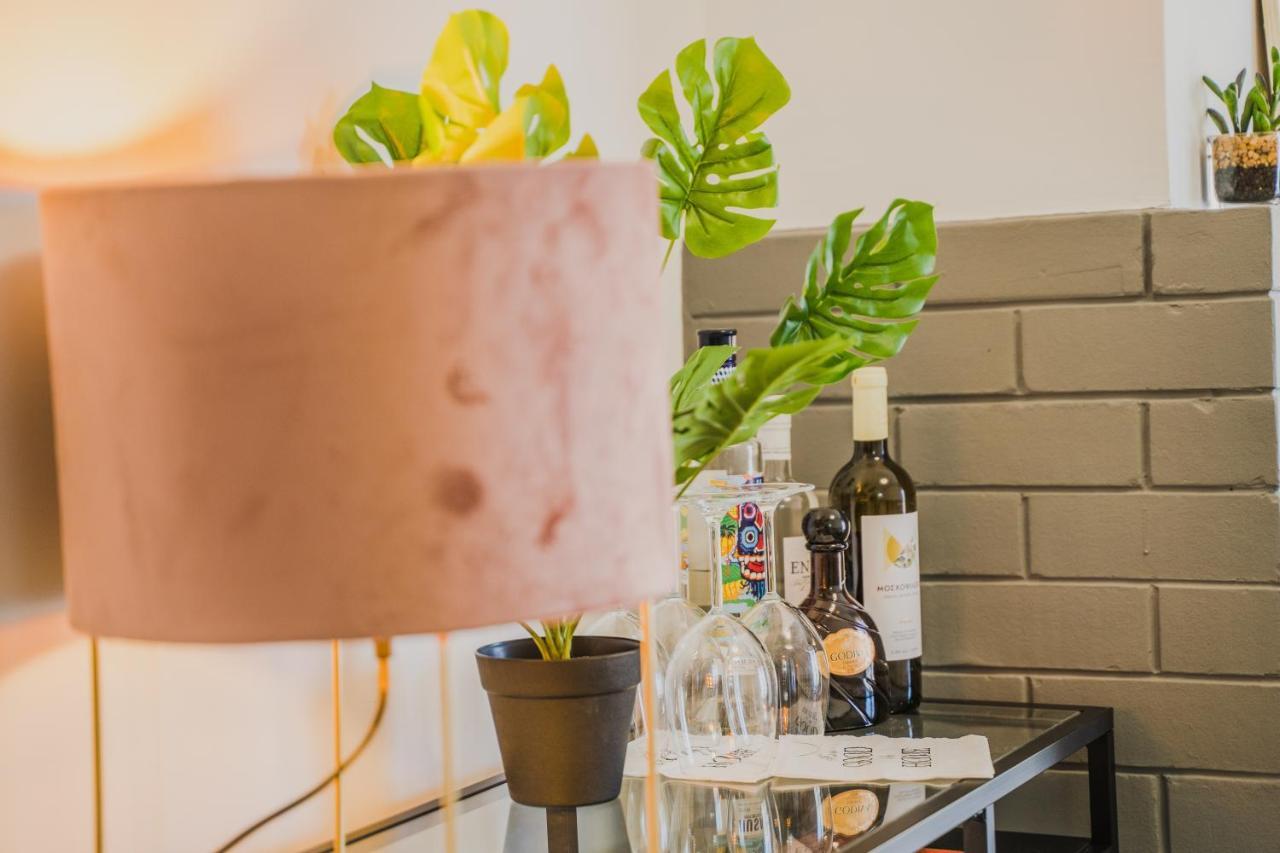 Green Apartment Ground Floor Feel Like Home Properties Saronida Экстерьер фото